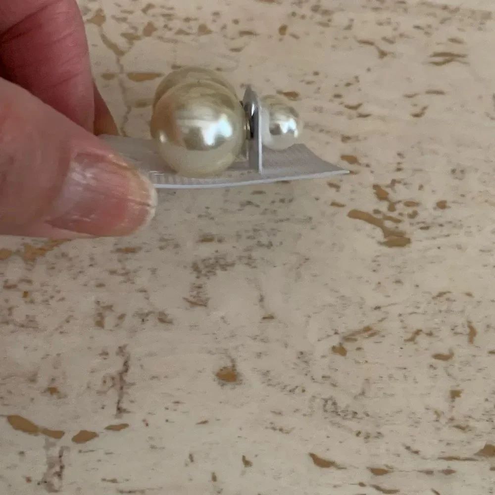 Off white pearl earrings - Picture 4 of 6